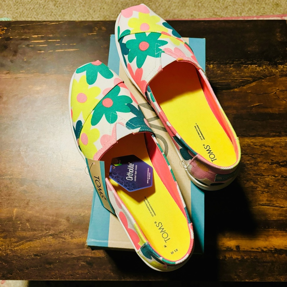 Toms Retro Flower slip ons